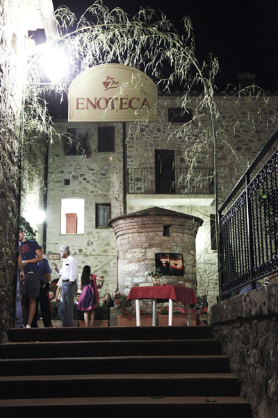 Wine Festival in Palazzone - entrance to the Pozzo square